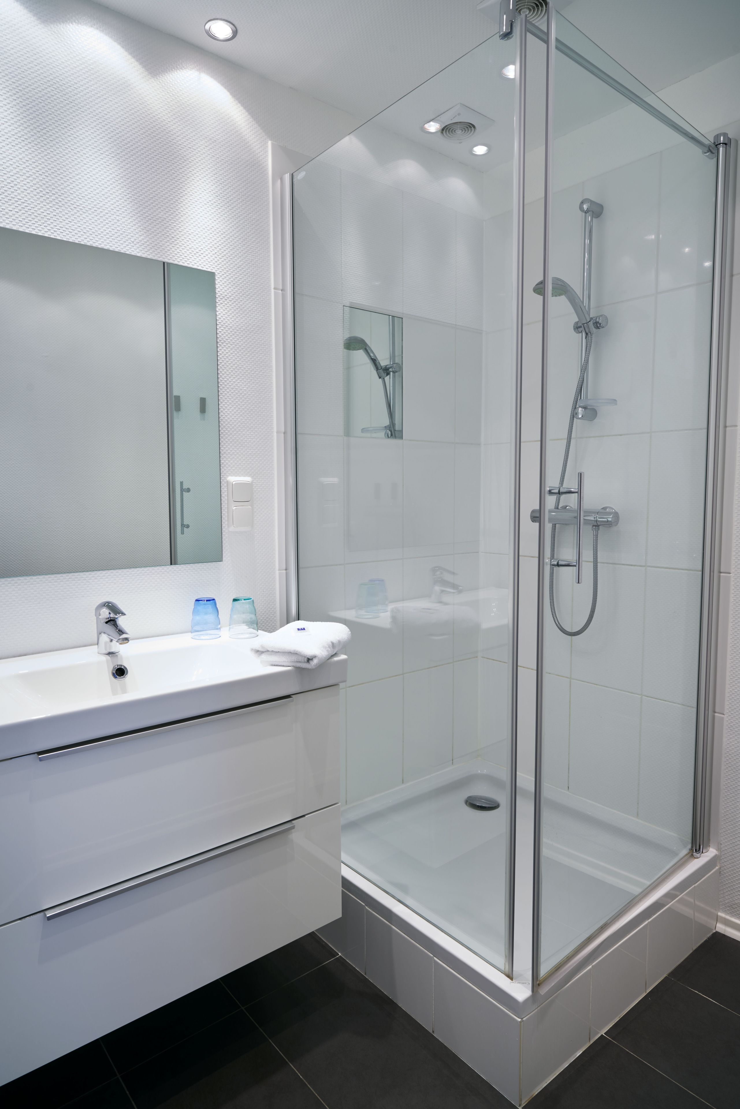 double room | bathroom | shower, hair dryer, towels