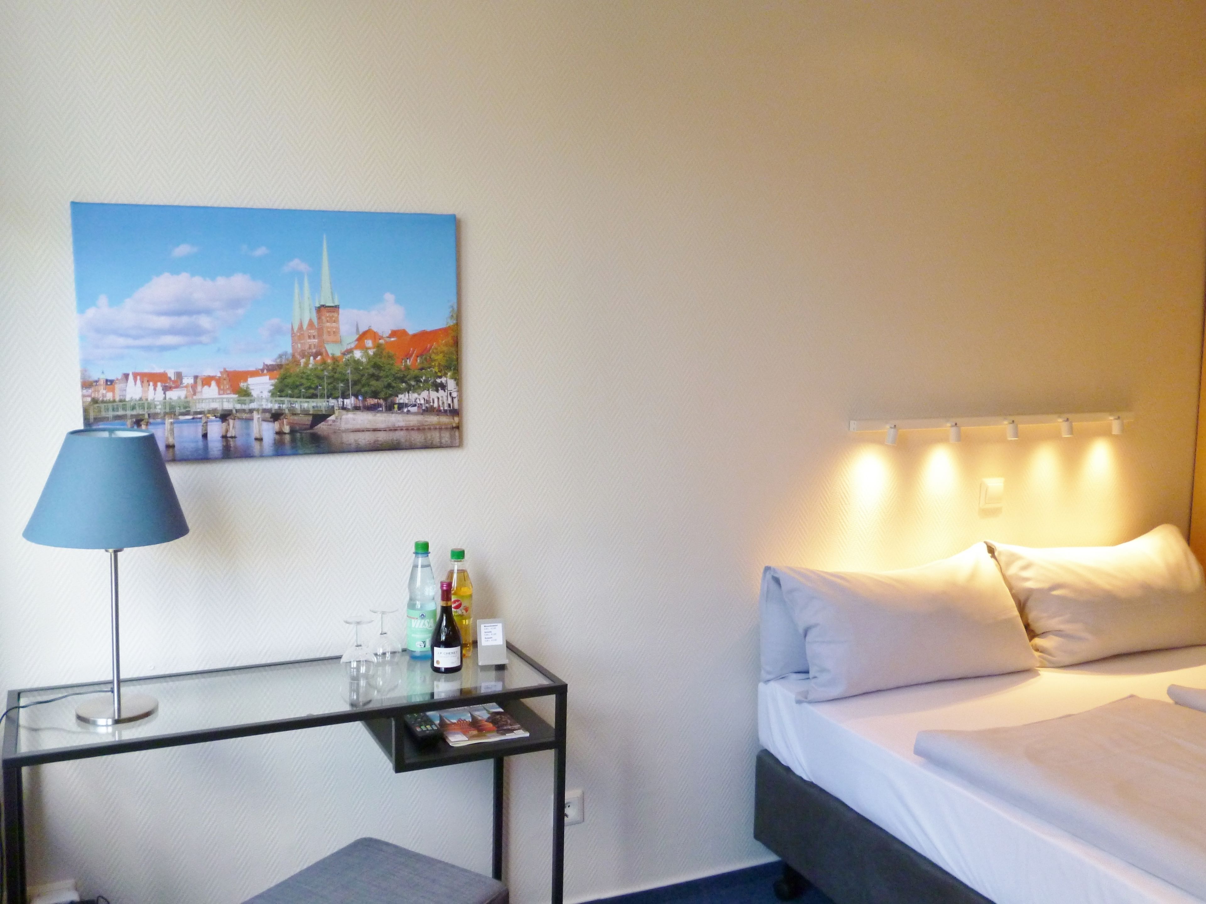 double rooms with private external bathroom | desk, free wifi, bed sheets