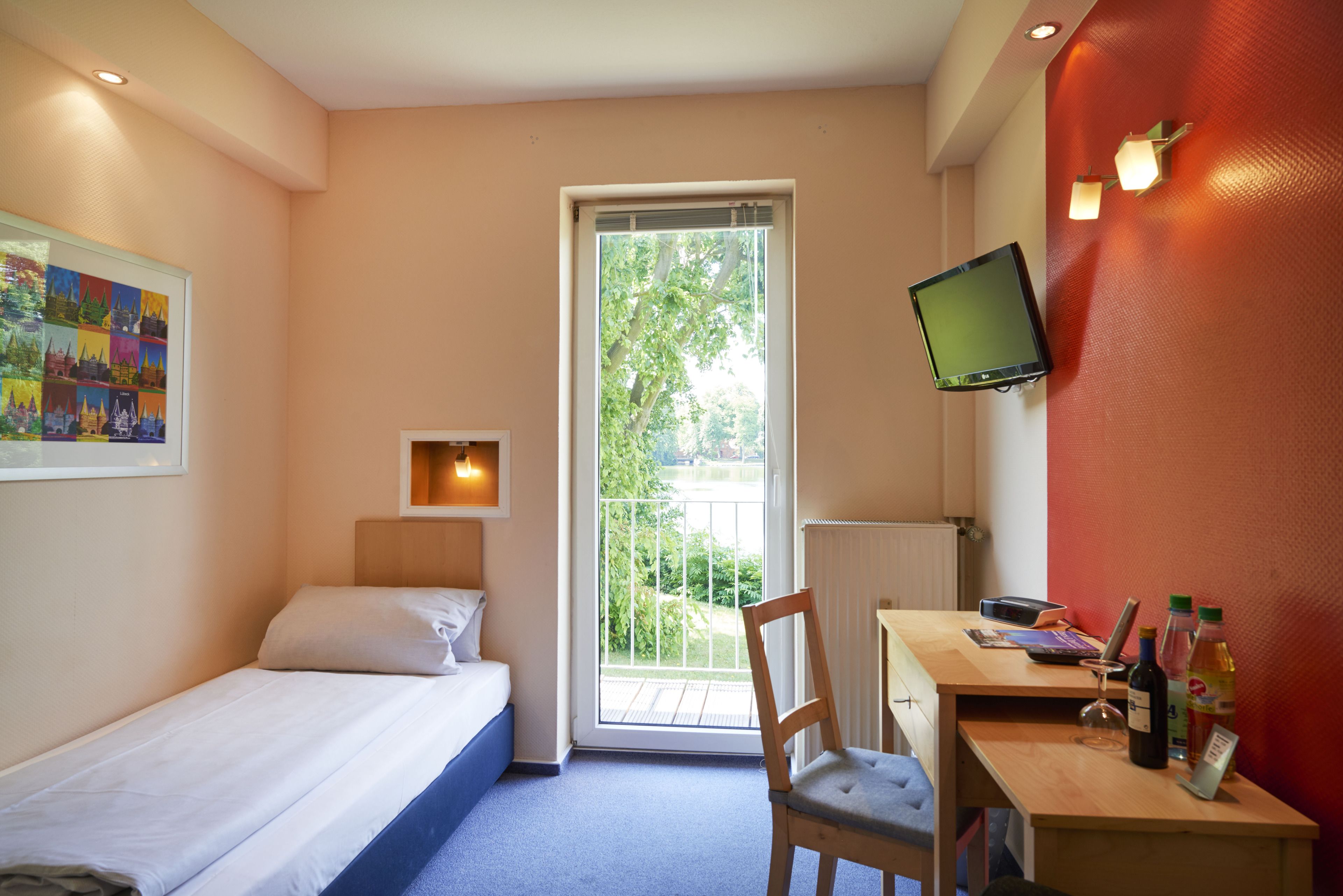 single room | room amenity