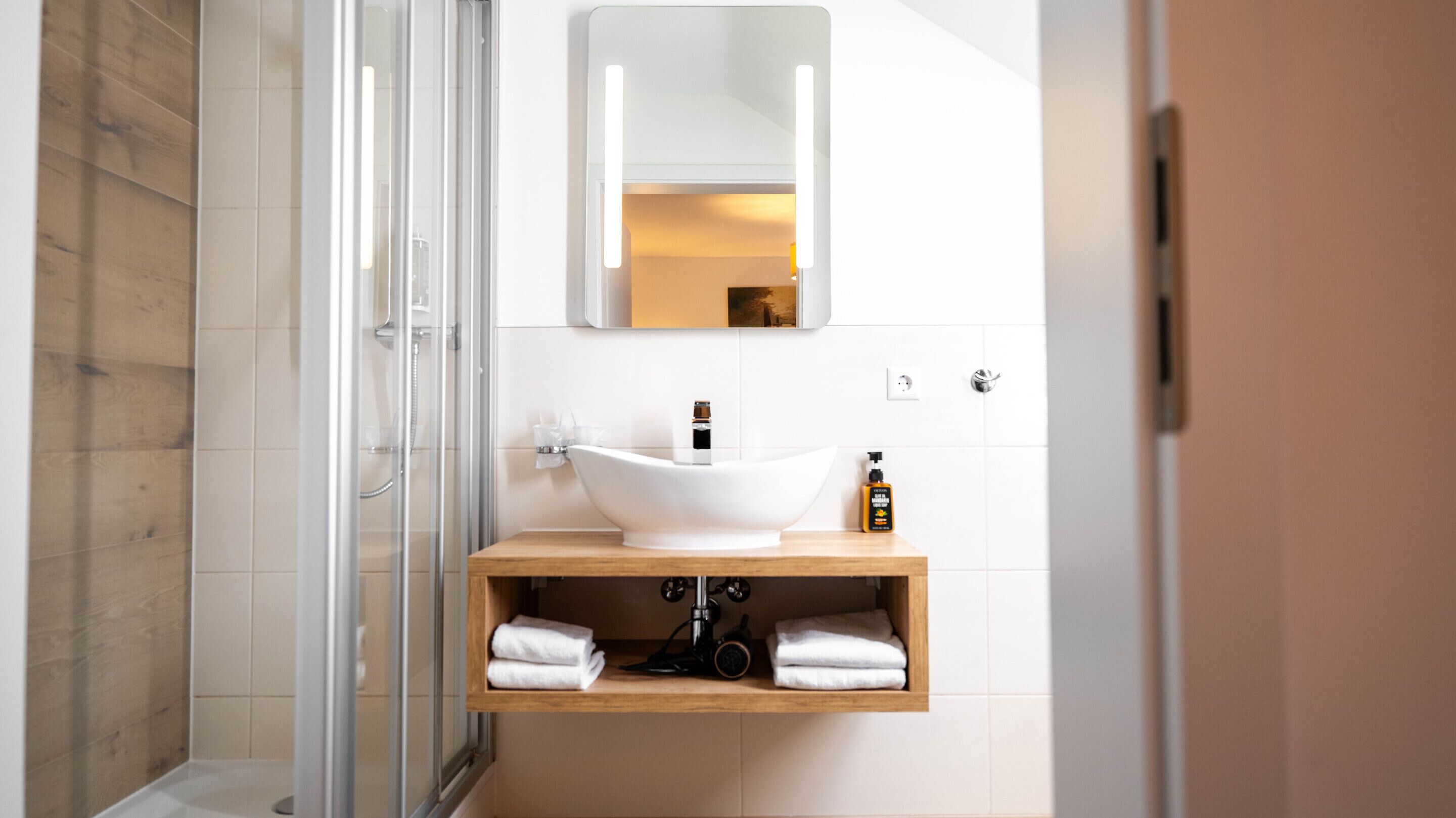 classic double room, private bathroom (talblick) | bathroom
