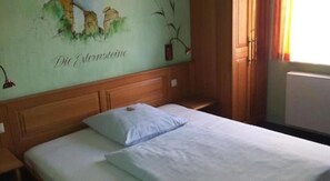 Quarto solteiro (inkl. 1,50€ Servicepauschale) | Escrivaninha, espaço de trabalho para notebook