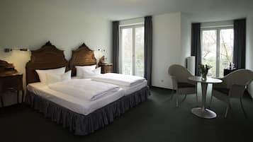 Habitación doble estándar | Minibar, escritorio, wifi gratis y ropa de cama