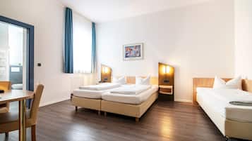 Quarto triplo | Roupas de cama antialérgicas, escrivaninha, quartos à prova de som