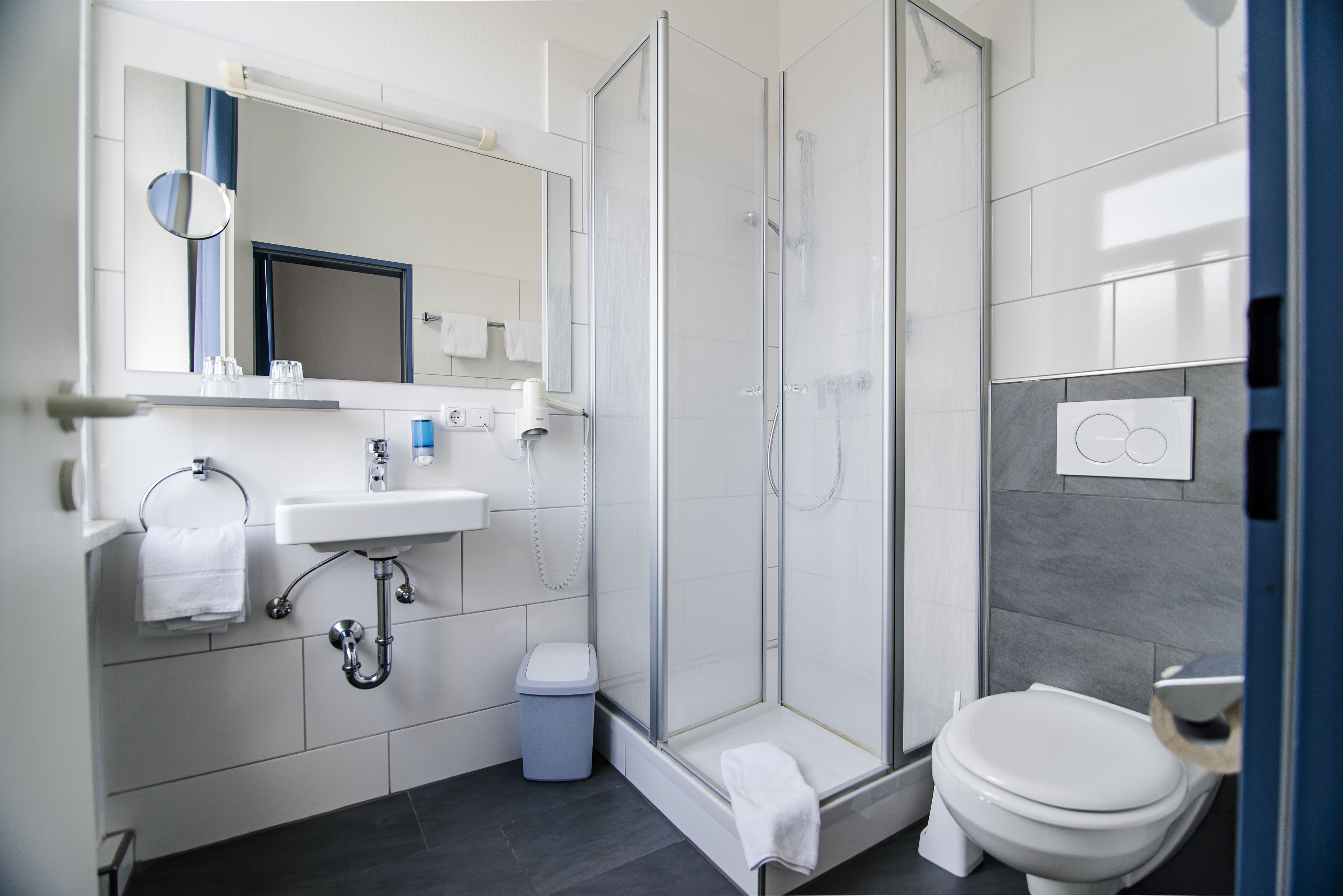 comfort double room | bathroom | shower, free toiletries, hair dryer, towels