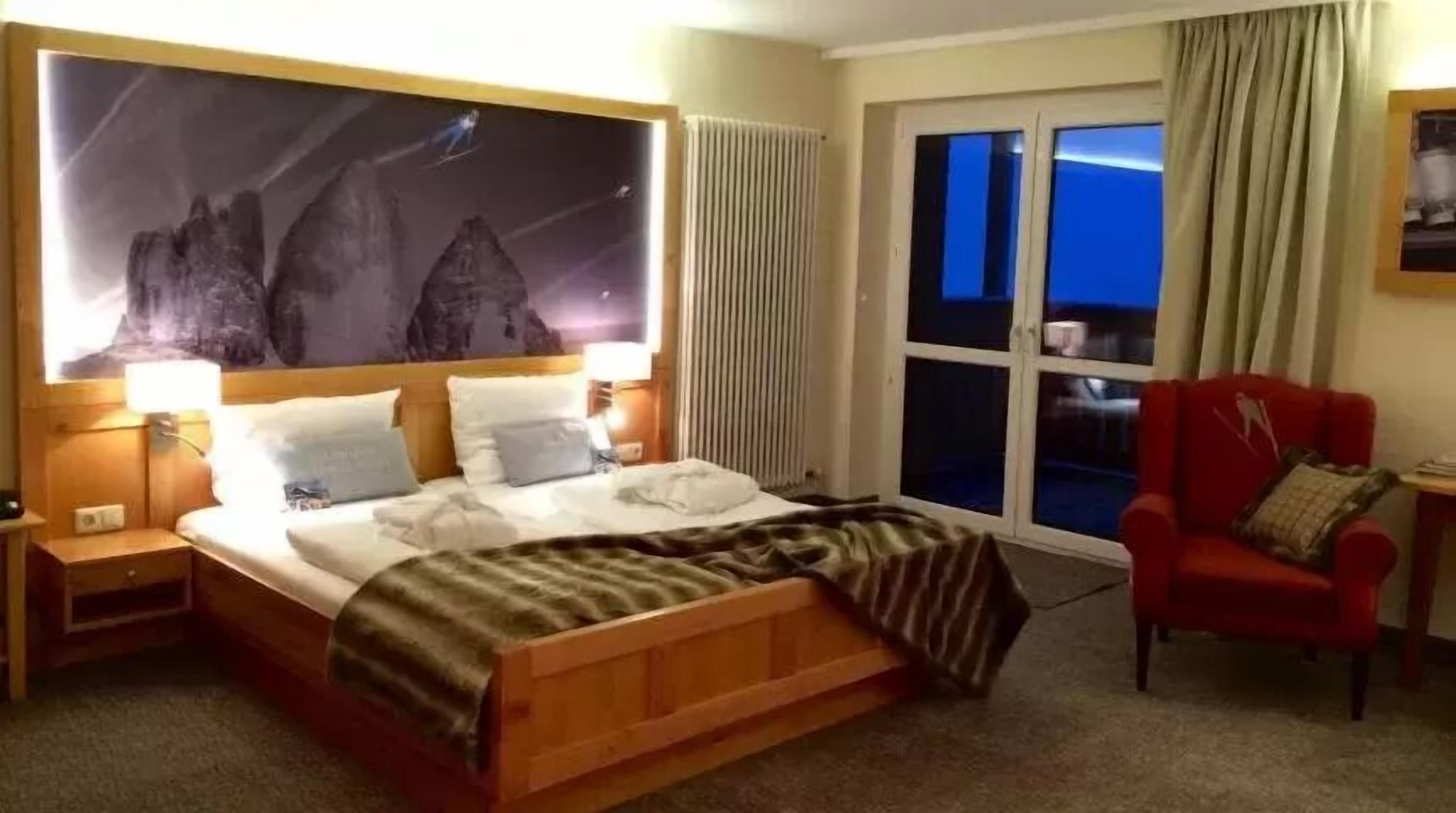 minibar, in-room safe, desk, free cots/infant beds