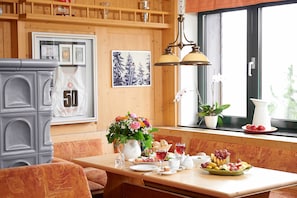 Lunch and dinner served  - Jens Weissflog Appartementhotel & Restaurant (Oberwiesenthal)