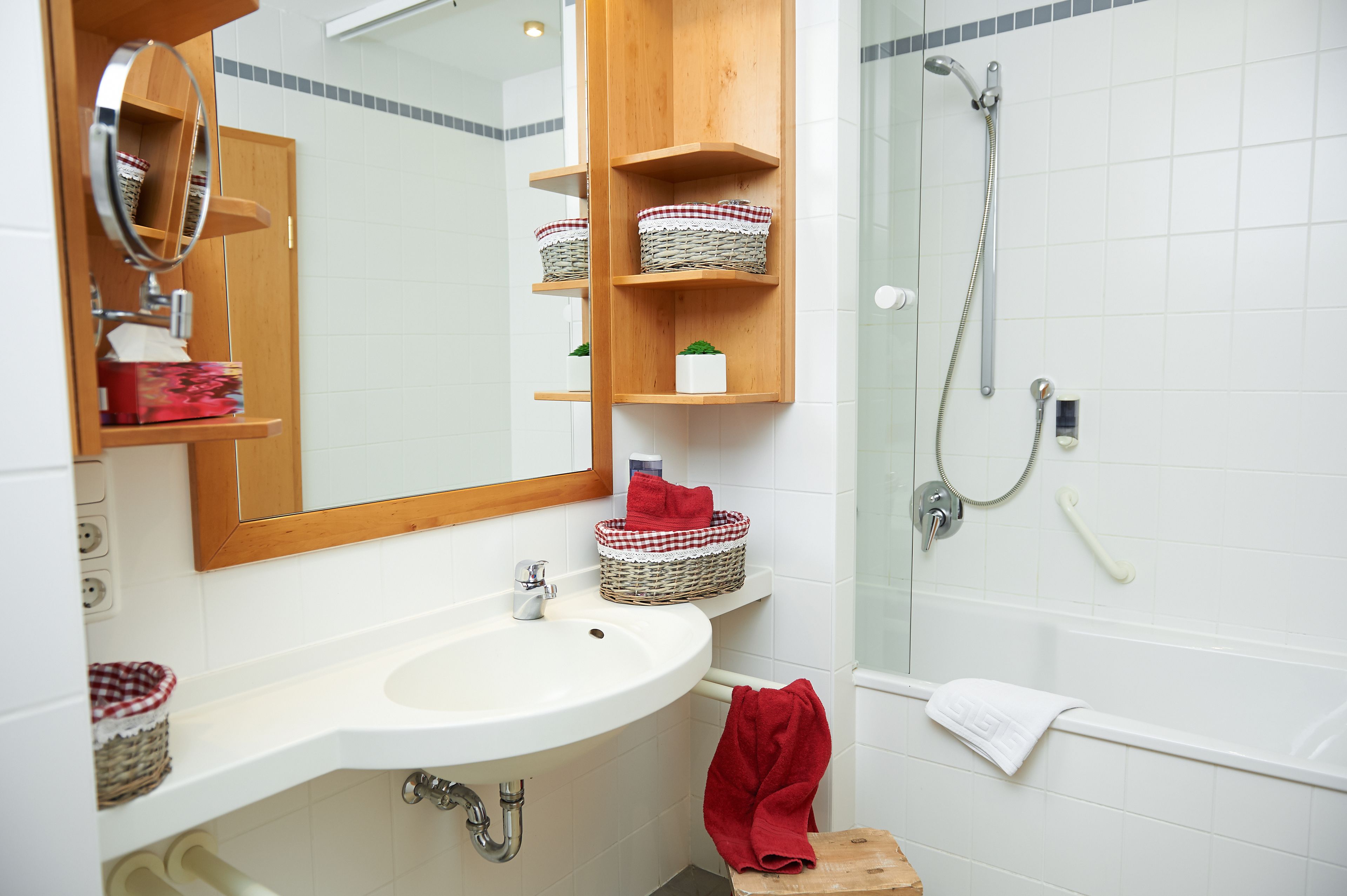 double room, 1 double bed, non smoking | minibar, in-room safe, desk, free cots/infant beds