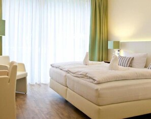 Escritorio, insonorización, wifi gratis y ropa de cama 