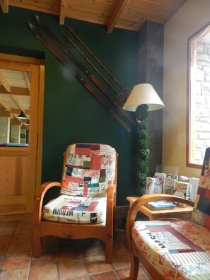 Lobby sitting area - Hotel Supermolina (Alp)