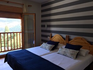 Standard Double Room | Desk, blackout curtains, cots/infant beds, free WiFi