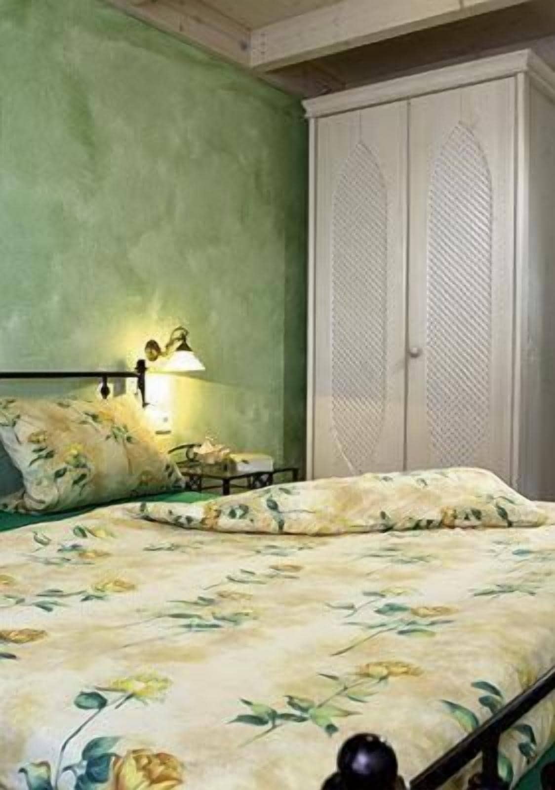 in-room safe, free wifi, bed sheets