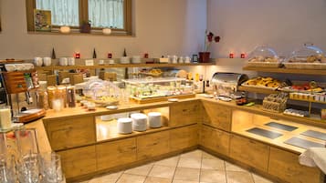 Daily buffet breakfast for a fee