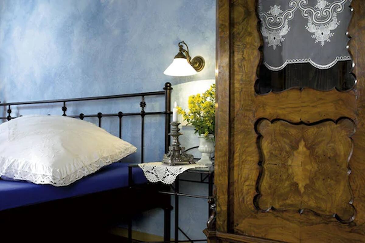 double room | living area | tv