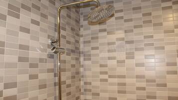 Kamar Twin | Shower kamar mandi
