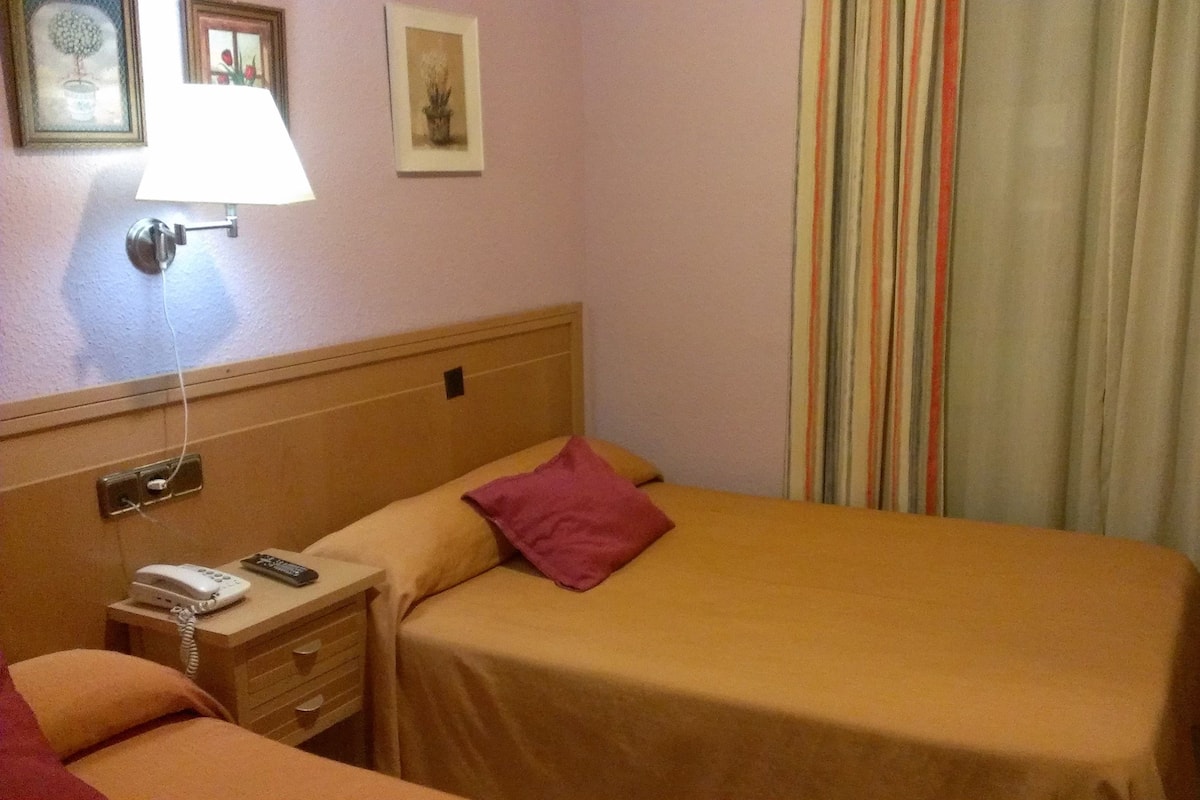 Chambre Simple Standard, 1 grand lit, vue ville