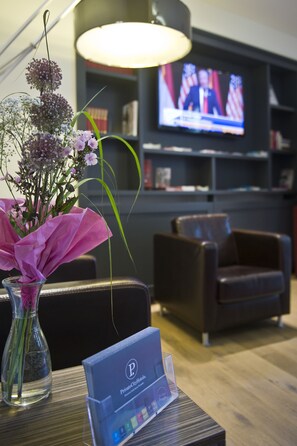 Coin salon dans le hall