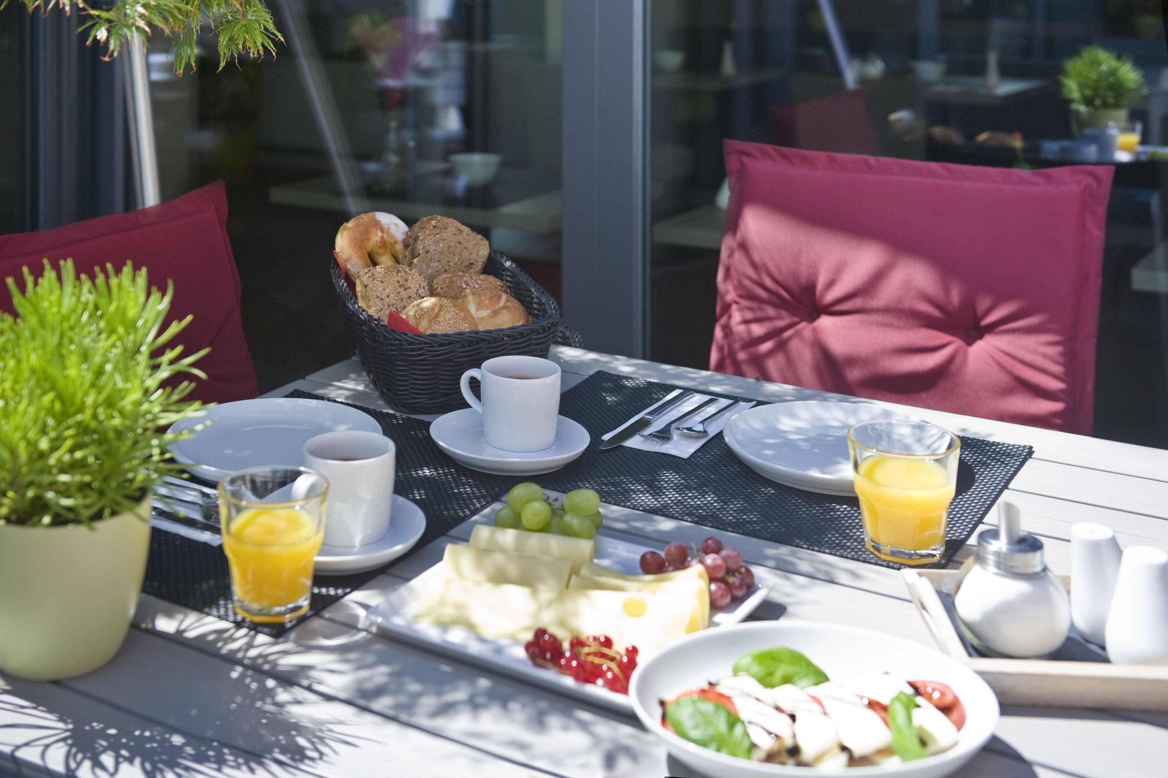 daily buffet breakfast (eur 20 per person)