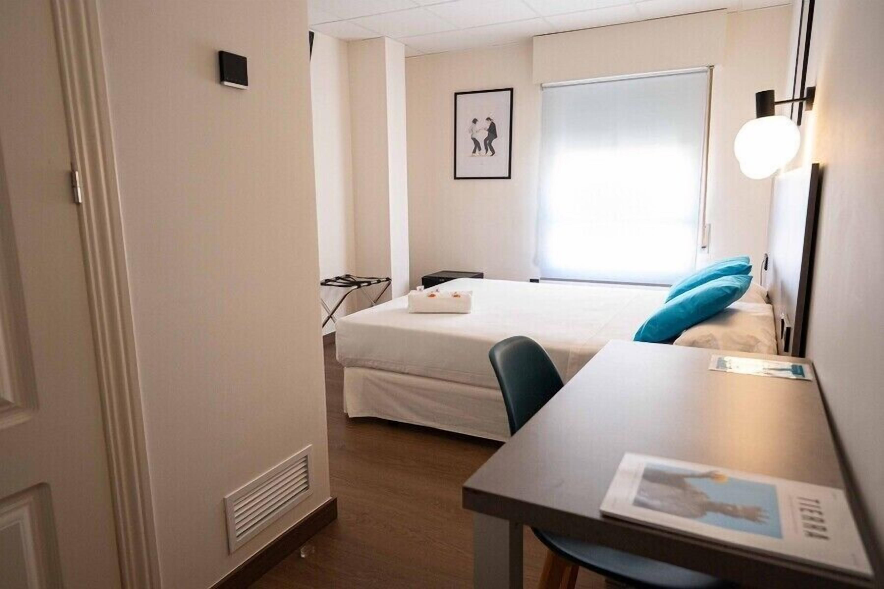 20 bedrooms, desk, laptop workspace, blackout drapes