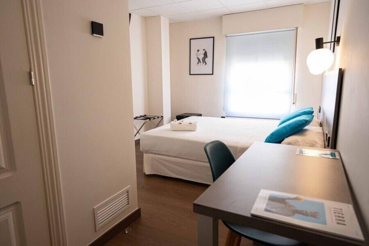 20 bedrooms, desk, laptop workspace, blackout drapes