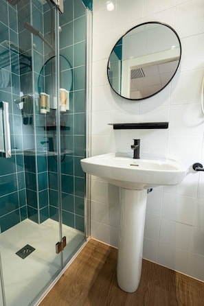 Regadera, regadera tipo lluvia, amenidades de baño gratuitas