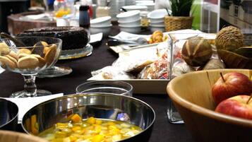 Se ofrece un desayuno bufé (10.50 EUR por persona)