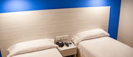 Twin room UP | 20 bedrooms, desk, laptop workspace, blackout drapes