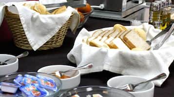 Se ofrece un desayuno bufé (10.50 EUR por persona)