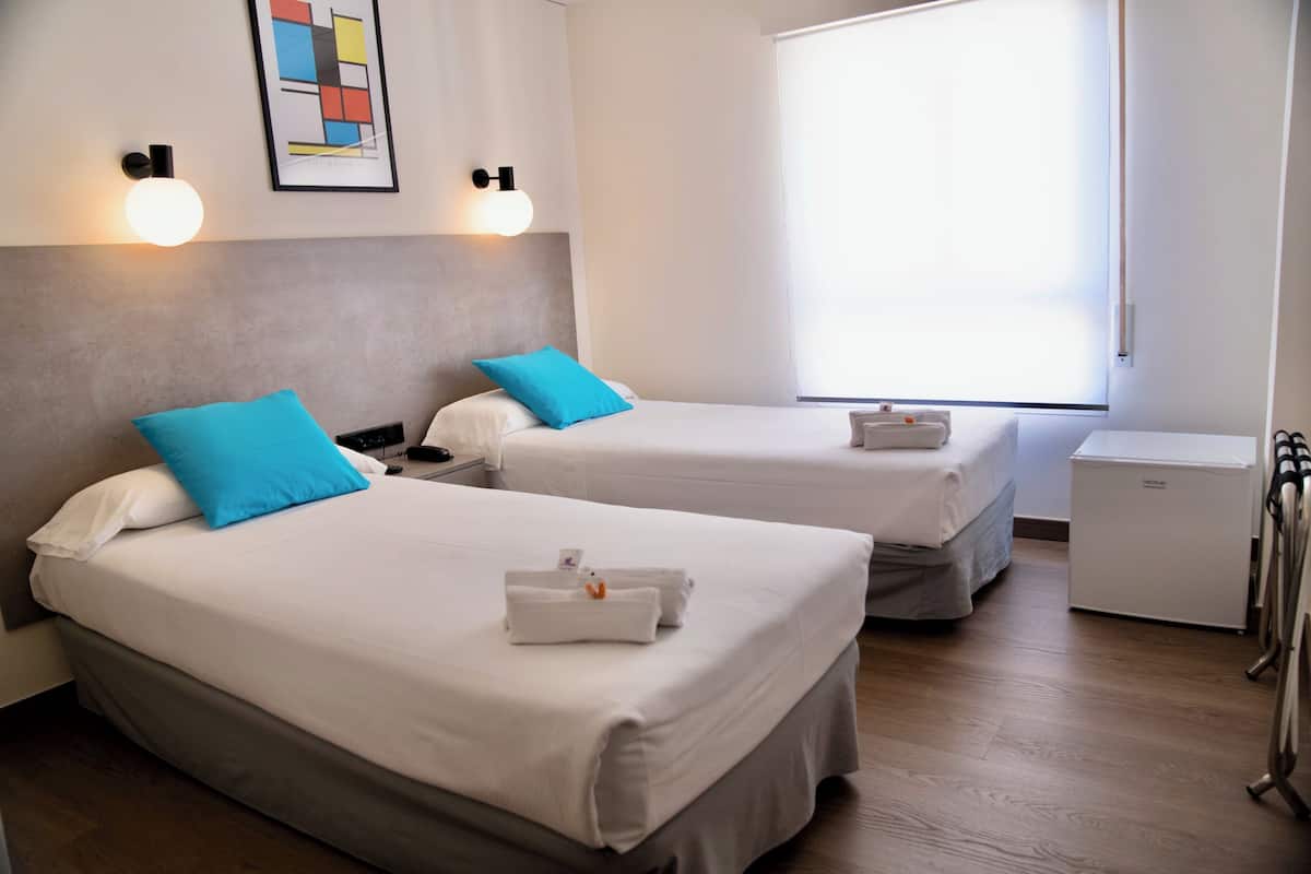Twin room UP | 20 bedrooms, desk, laptop workspace, blackout curtains