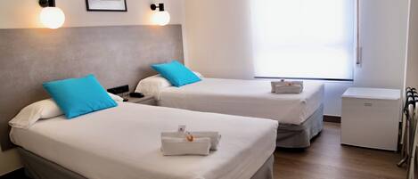 Habitación twin UP | 20 dormitorios, decoración individual, mobiliario individual