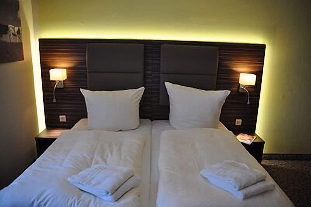 standard double room, 1 double bed | desk, free wifi