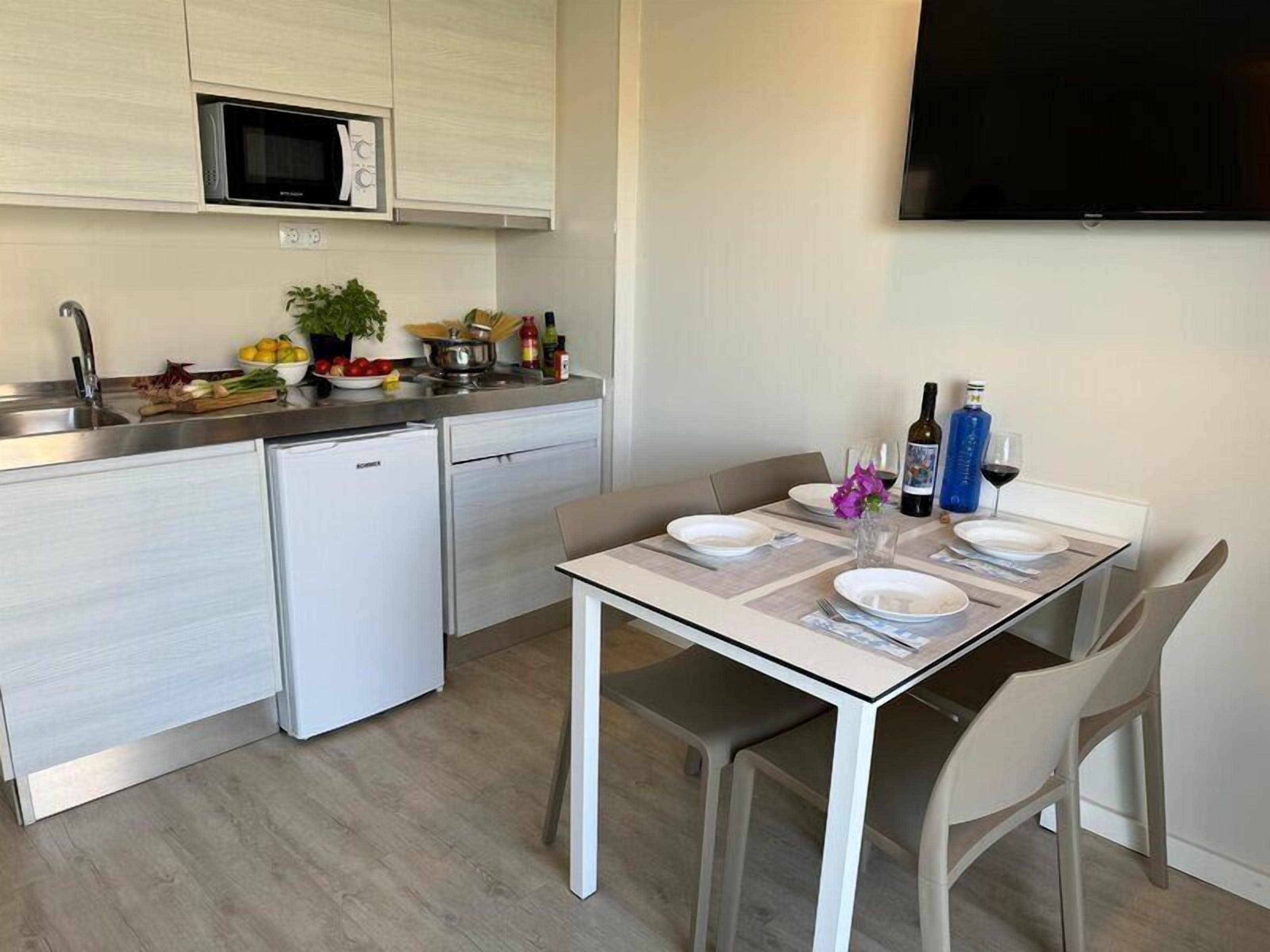 Superior-Apartment, 1 Schlafzimmer, Balkon | Speisen
