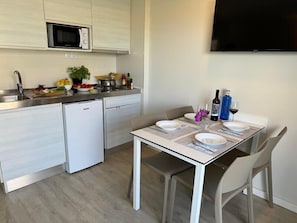 Superior Apartment, 1 Bedroom, Balcony | Dining