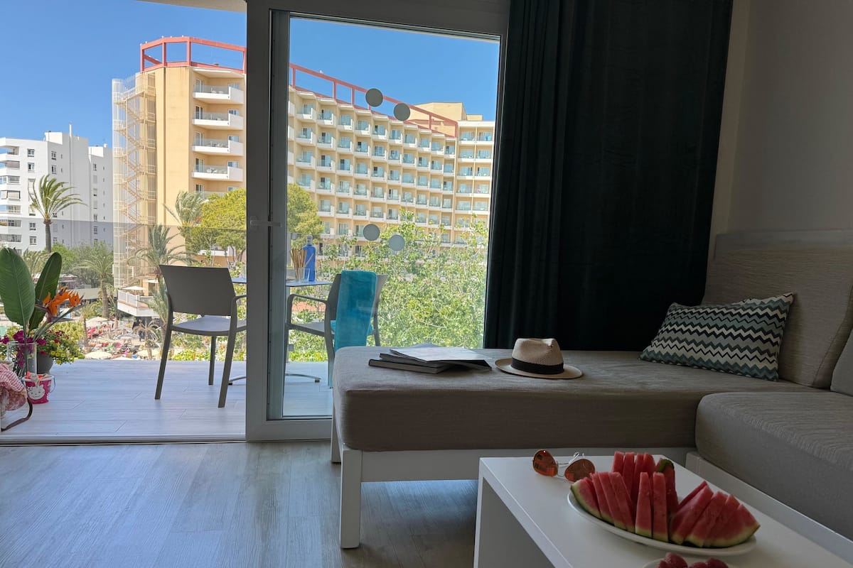 Superior Apartment, 1 Bedroom, Balcony | Living area