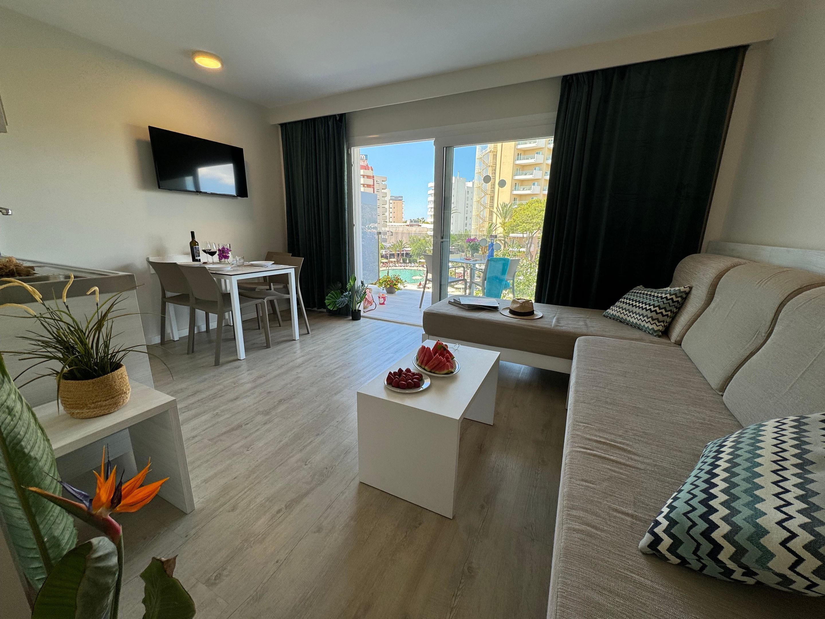 Superior-lejlighed - 1 soveværelse - balkon | Opholdsområde | Tv