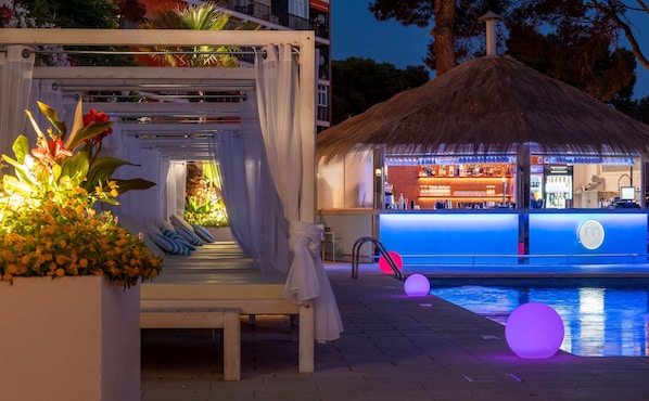 Seasonal outdoor pool, open 11:00 AM to 7:00 PM, pool loungers