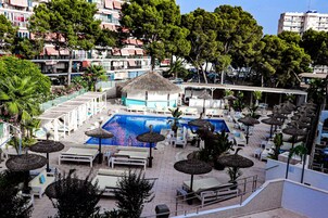 Seasonal outdoor pool, open 11:00 AM to 7:00 PM, sun loungers