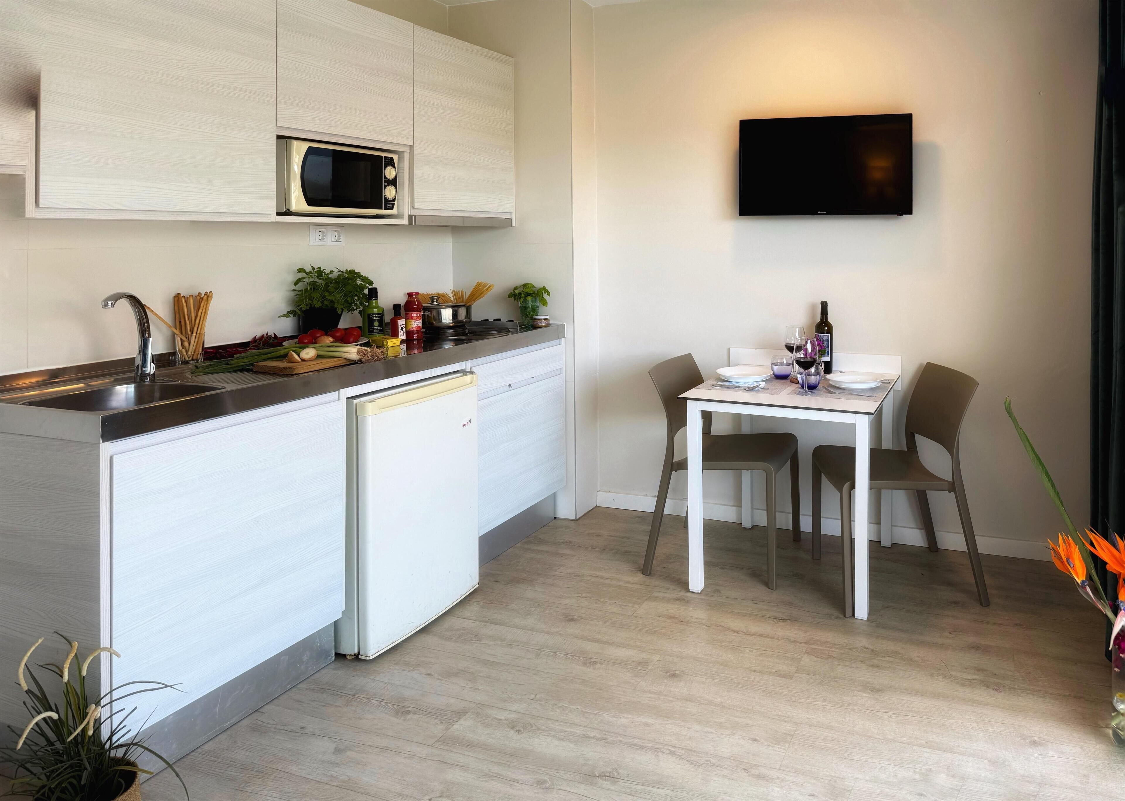 Down comforters, in-room safe, blackout drapes, free WiFi