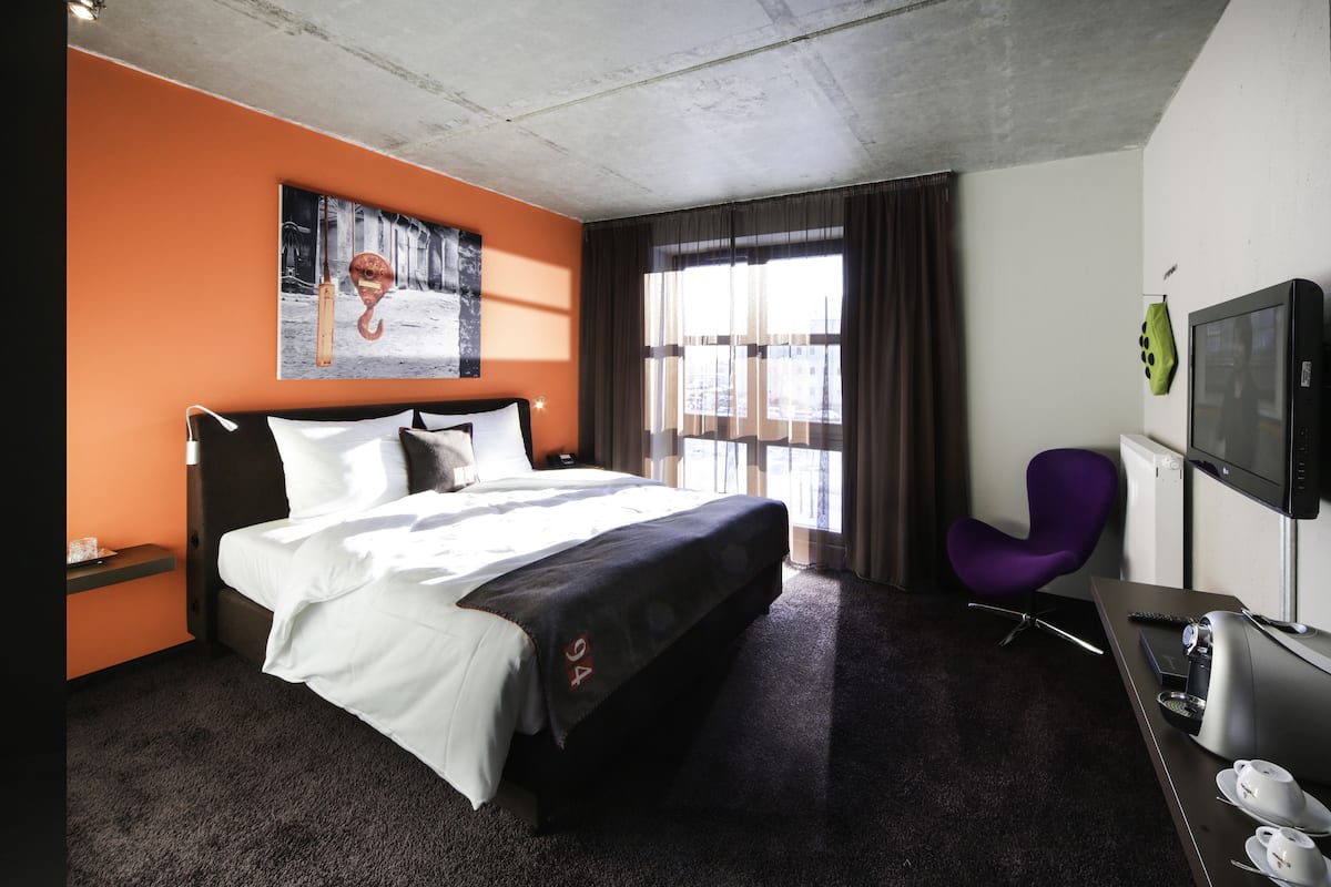 Roupas de cama antialérgicas, Wi-Fi de cortesia, roupa de cama