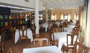 Lunch and dinner served, Regional cuisine