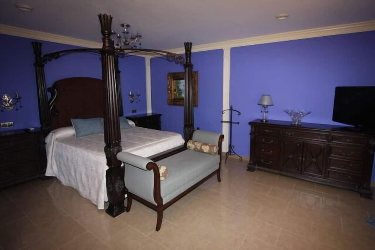 Rollaway beds, free WiFi, bed sheets