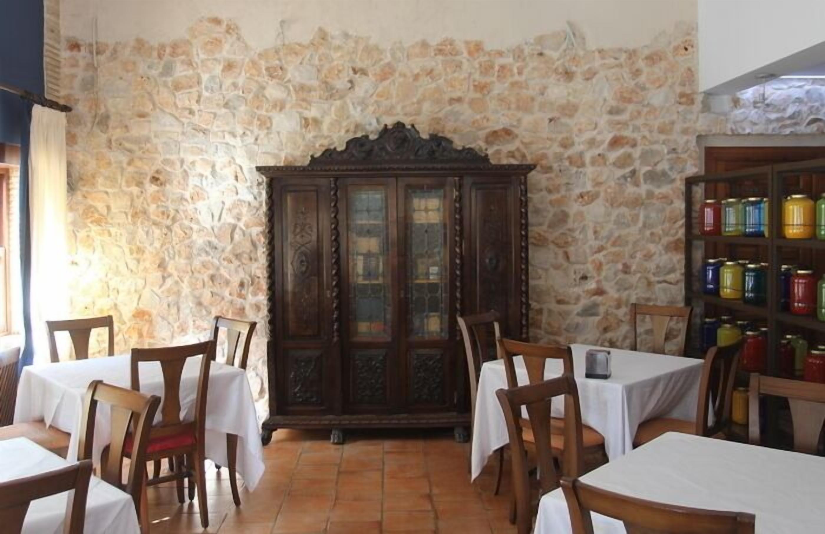 Lunch and dinner served, Regional cuisine