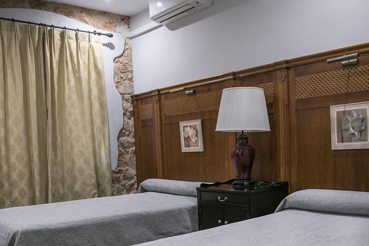 Rollaway beds, free WiFi, bed sheets