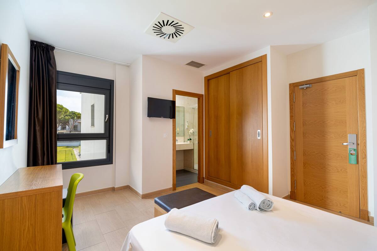 premium bedding, in-room safe, desk, blackout curtains