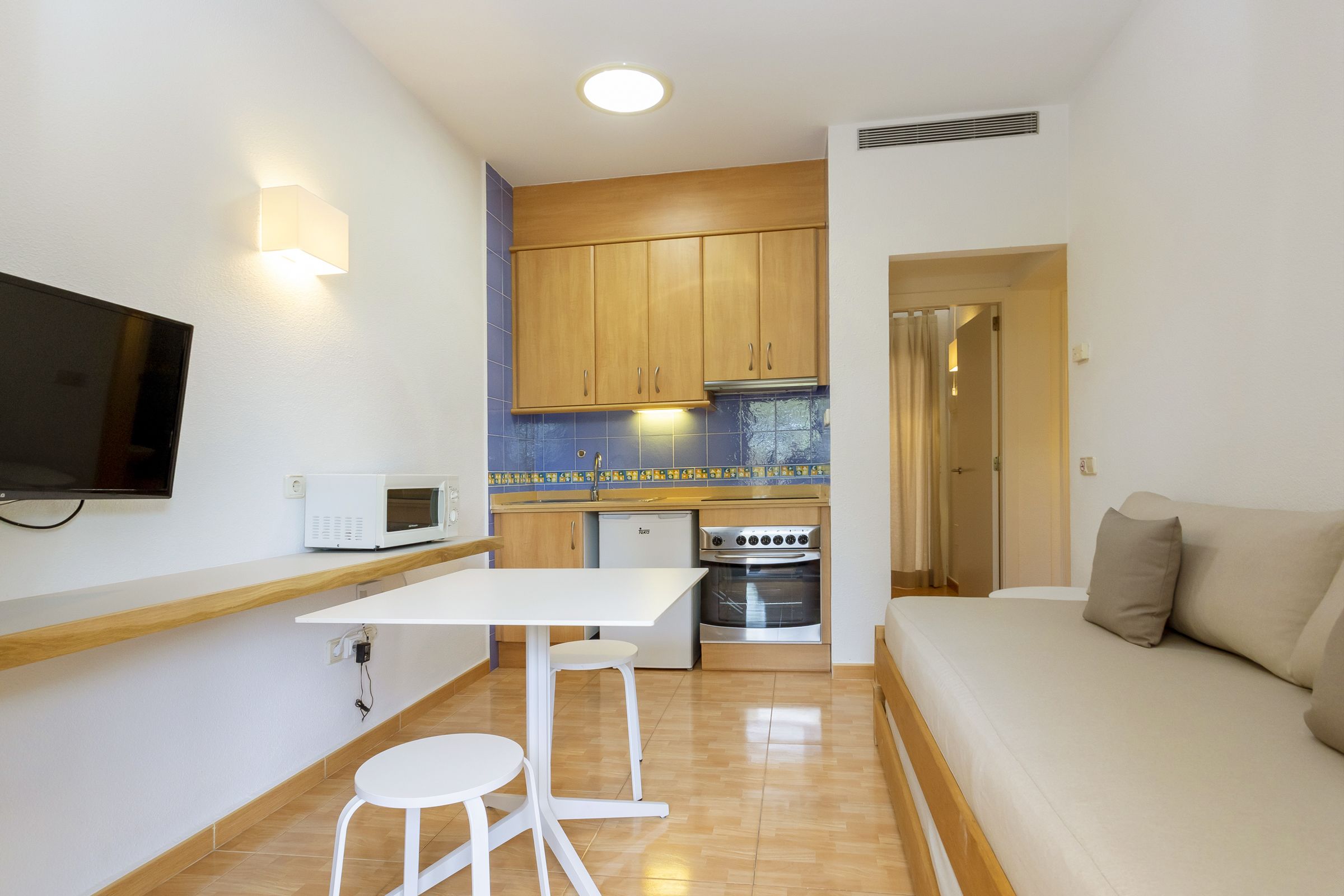 superior apartment, 1 bedroom, balcony (plus 4 adults) | private kitchenette | fridge, microwave, electric kettle, toaster