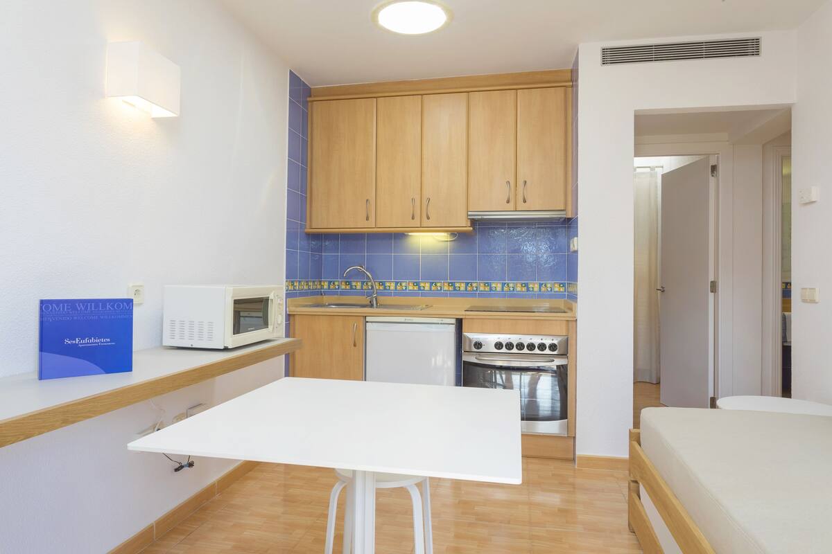 superior apartment, 1 bedroom, balcony (plus 4 adults) | in-room dining