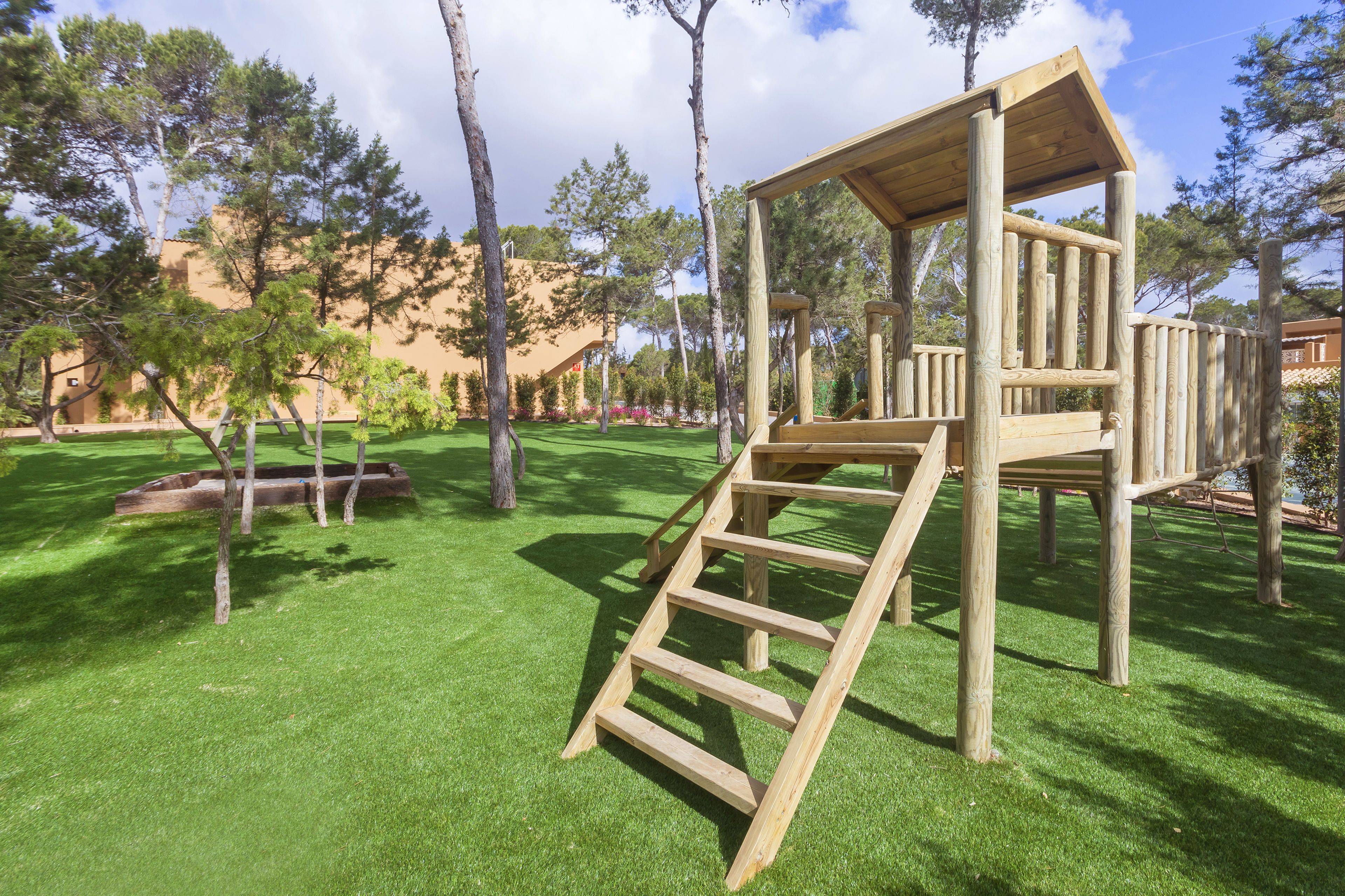children’s play area – outdoor