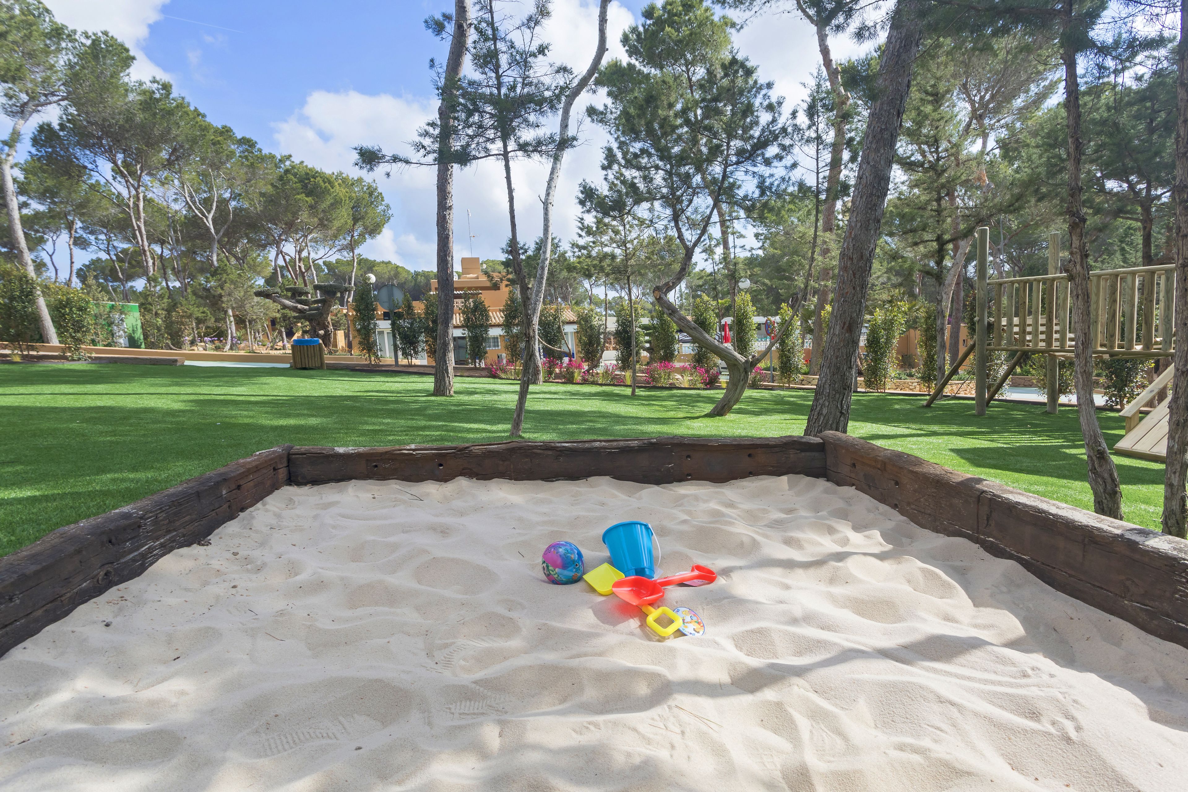 children’s play area – outdoor