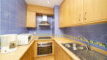 Standard Apartment, Balcony | Private kitchen | Fridge, microwave, electric kettle, toaster