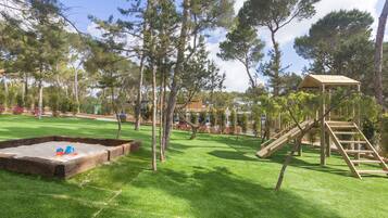 Children’s play area – outdoor