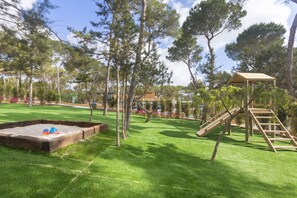 儿童活动区 - 室外